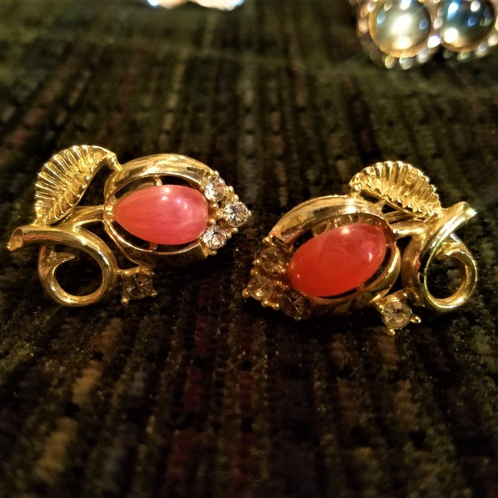 Vintage 1950's Swarovski and Rose Quartz Cabochon Screw back earrings